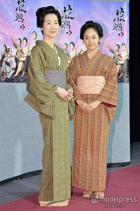 (左から)檀ふみ、井上真央