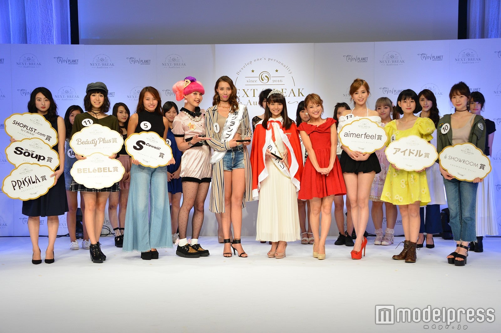 ファイナリスト＆鈴木奈々＆ぺえ（C）モデルプレス