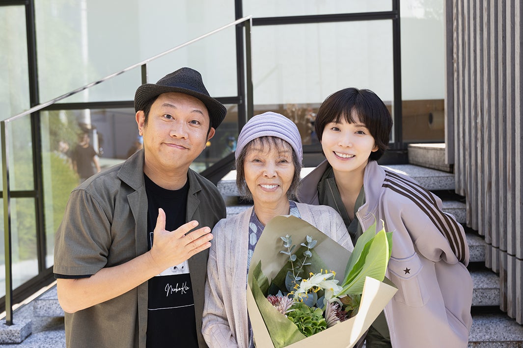 研ナオコ、松岡茉優「ダウンタイム」メイキング画像／Netflixシリーズ「ダウンタイム」独占配信中
