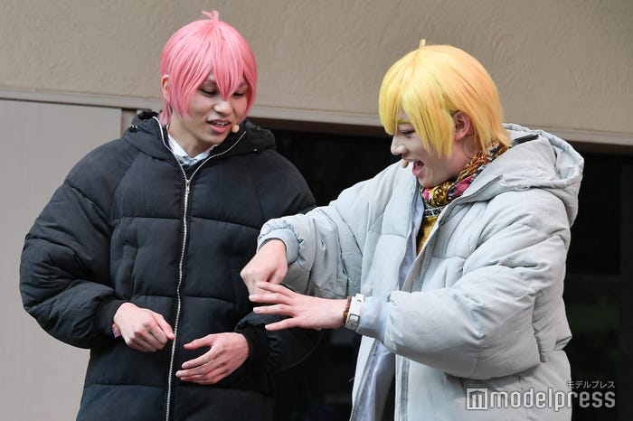 一緒にチョコをつくる中山優貴と和合真一 (C)モデルプレス