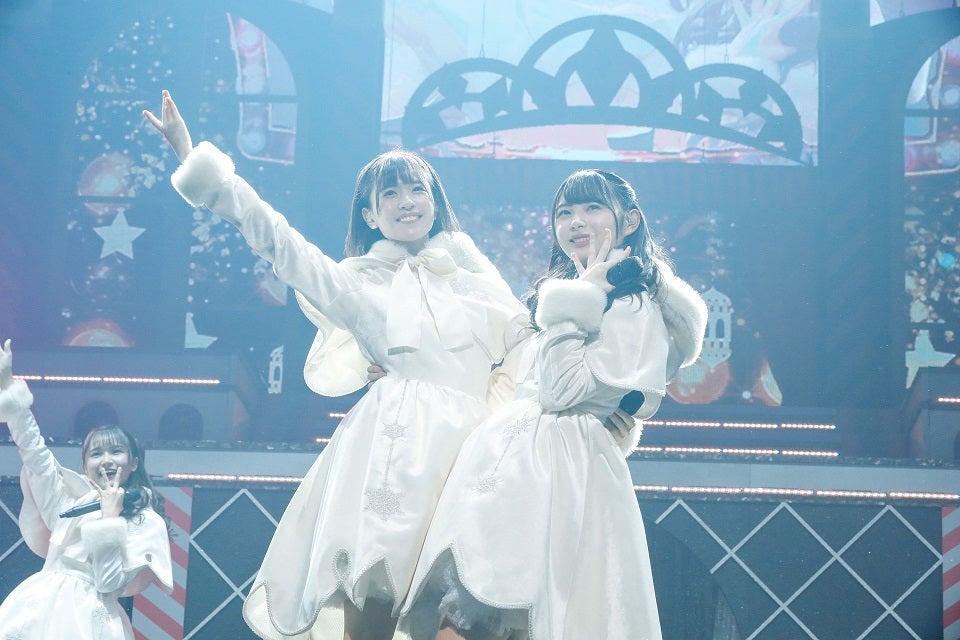 松田好花、柿崎芽実／「けやき坂46 ひらがなくりすます2018」（カメラマン：上山陽介）