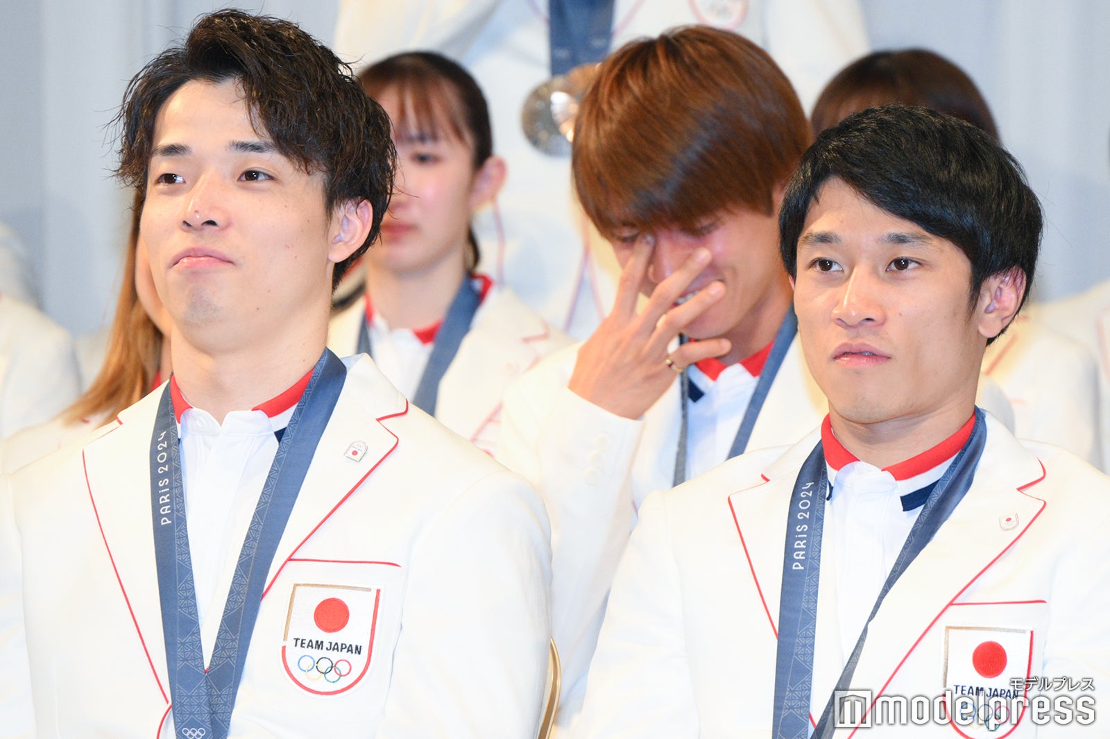 ウルフ・アロン選手のコメントに笑う選手たち（C）モデルプレス