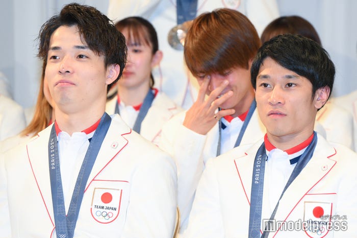 ウルフ・アロン選手のコメントに笑う選手たち(C)モデルプレス