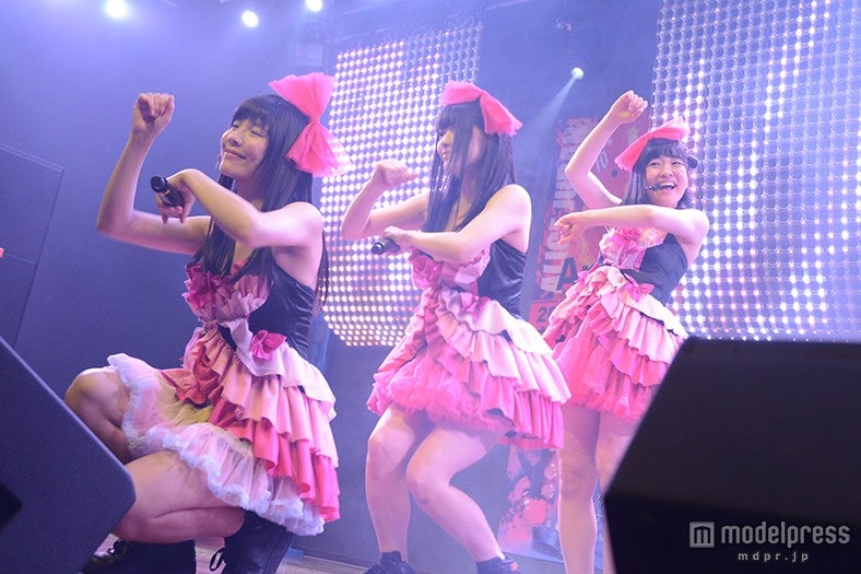 （左から）立花あんな、神谷えりな、桜雪