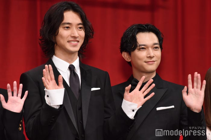 山崎賢人、吉沢亮 (C)モデルプレス