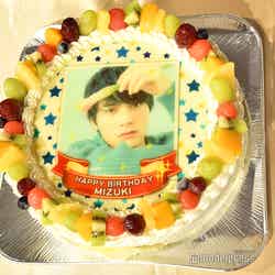 板垣瑞生への誕生日ケーキ（C）モデルプレス