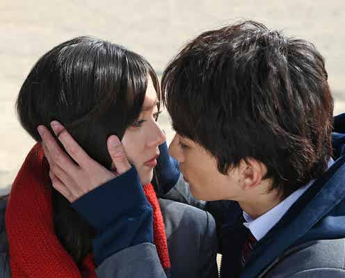 新川優愛&町田啓太、制服姿のキスシーン公開「キュンキュンしちゃいました」<ギルティ>