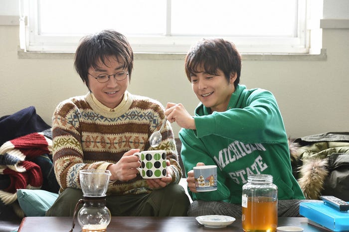 藤原竜也、小池徹平/『リバース』第1話より(画像提供:TBS)