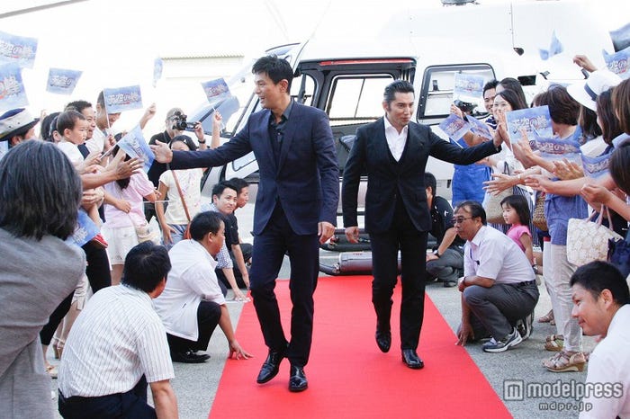 (左から)江口洋介、本木雅弘(C)2015「天空の蜂」製作委員会