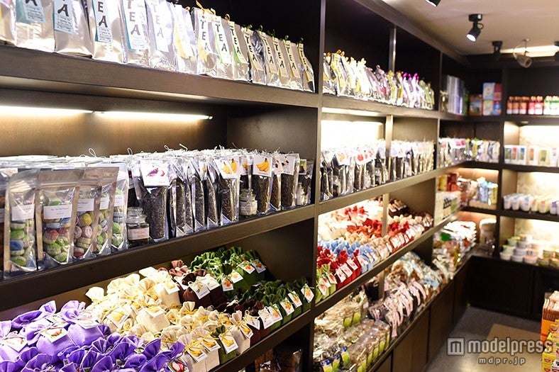 オーソドックスなお茶の他に、フルーツのフレーバーティーも