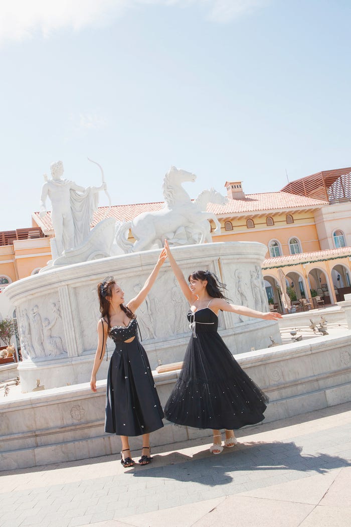 Erika、百瀬まりな/撮影:菊地泰久/(講談社)