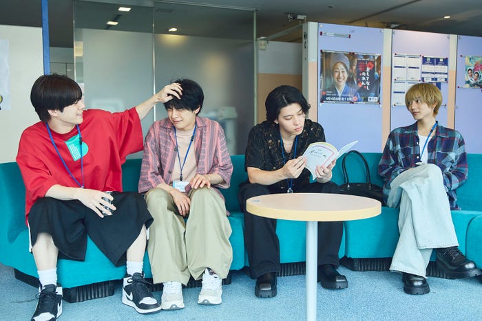 宇佐卓真、新原泰佑、南雲奨馬、駒木根葵汰「25時、赤坂で Season2」第1話(C)「25時、赤坂で Season2」製作委員会