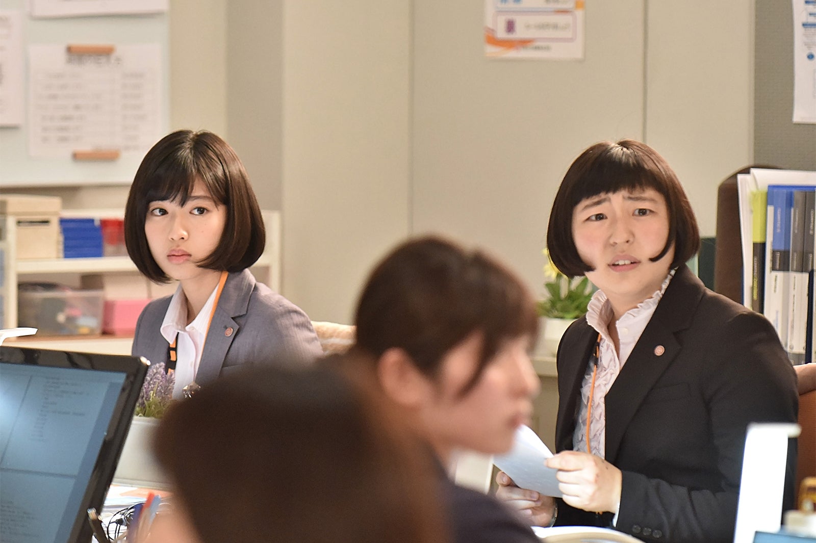 白石聖（左）／「Missデビル 人事の悪魔・椿眞子」第4話より（C）日本テレビ