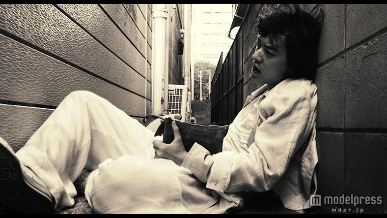 染谷将太、“極悪”綾野剛と死闘で狂い咲く 