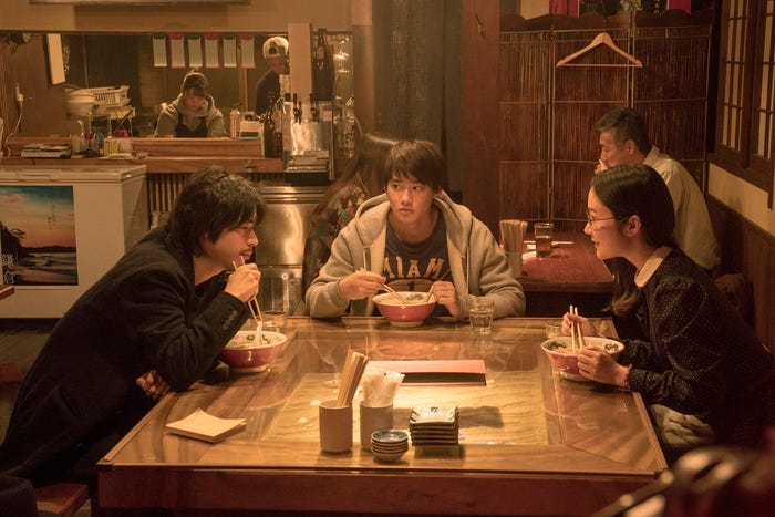 成田凌、野村周平、黒木華(C)2018「ビブリア古書堂の事件手帖」製作委員会