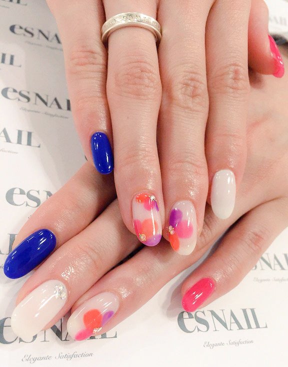 周りと差がつくオシャレな北欧風ネイル（画像提供：esNAIL）