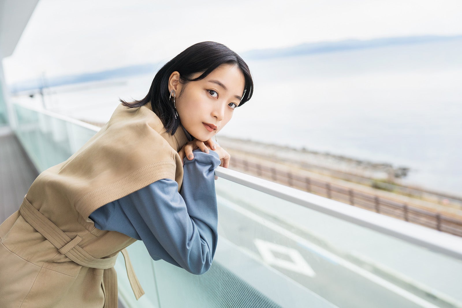 深川麻衣（C）KADOKAWA（C）テンカラット　PHOTO／MAKINO SHOTA