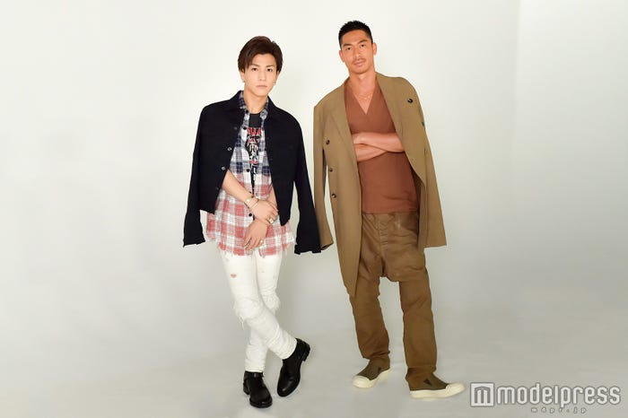 (左から)岩田剛典、AKIRA(C)モデルプレス
