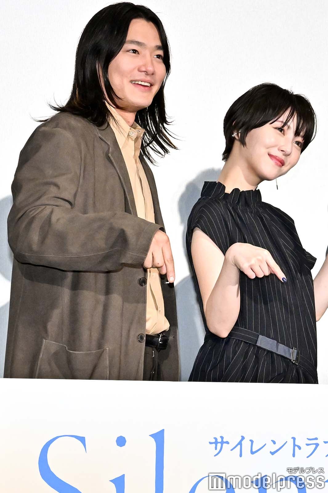 野村周平、浜辺美波（C）モデルプレス