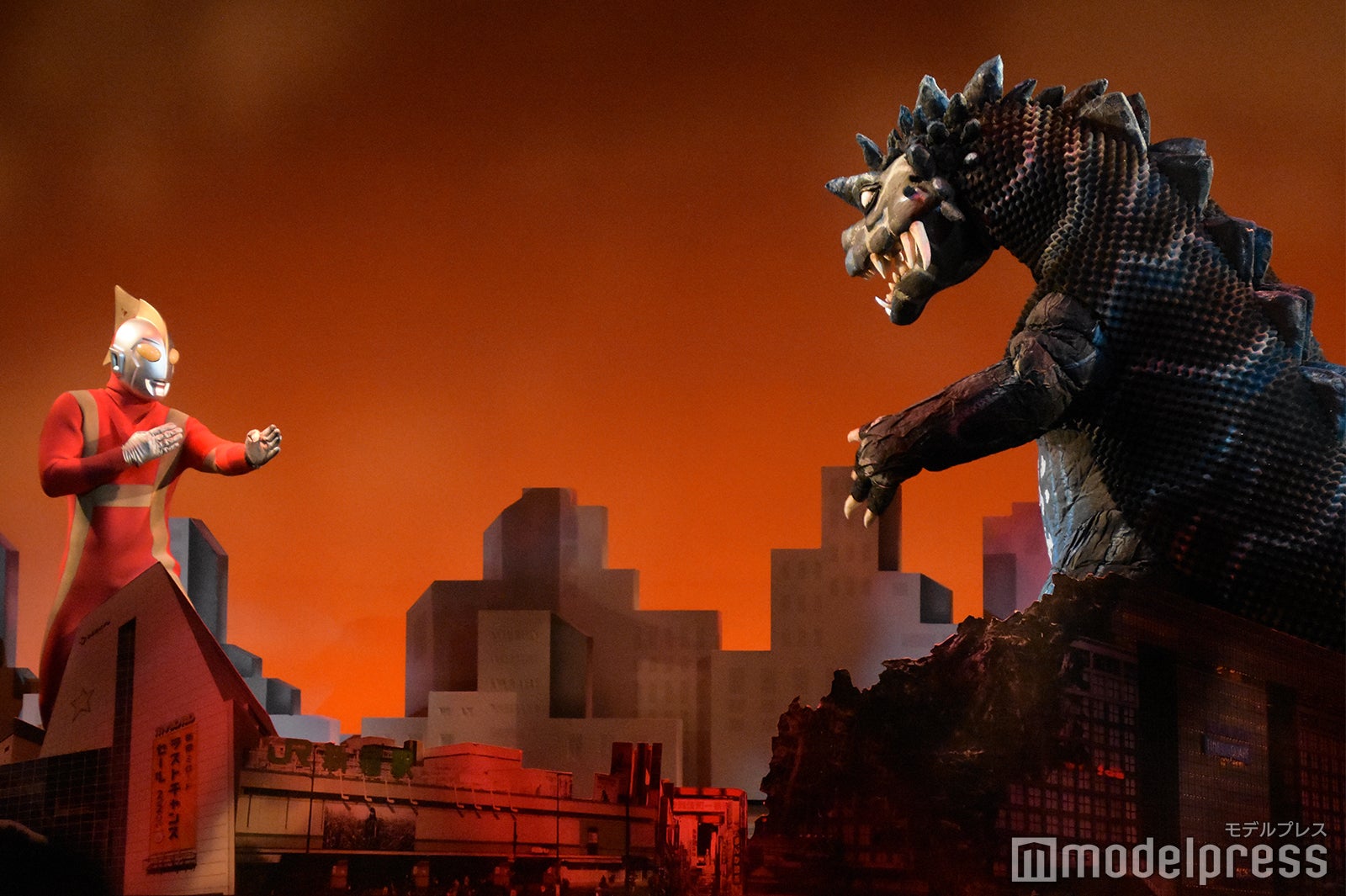 「地球防衛軍 苦情処理係」 （C）モデルプレス