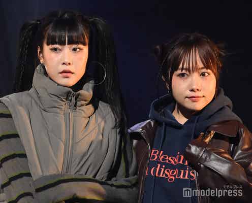 むくえな、色違いボーダーで個性発揮 クールにランウェイ<TGC teen 2023 Winter>