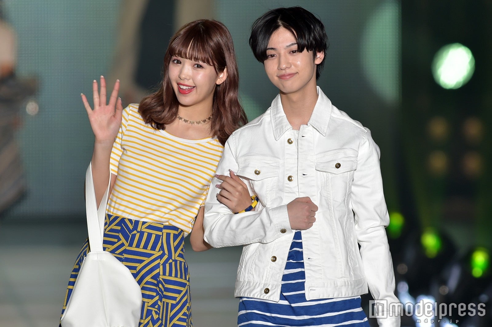 藤田ニコル＆ゆうたろう、腕組みランウェイに歓声響く＜関コレ2017S／S＞