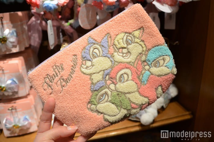 ポーチ¥2,900(C)モデルプレス