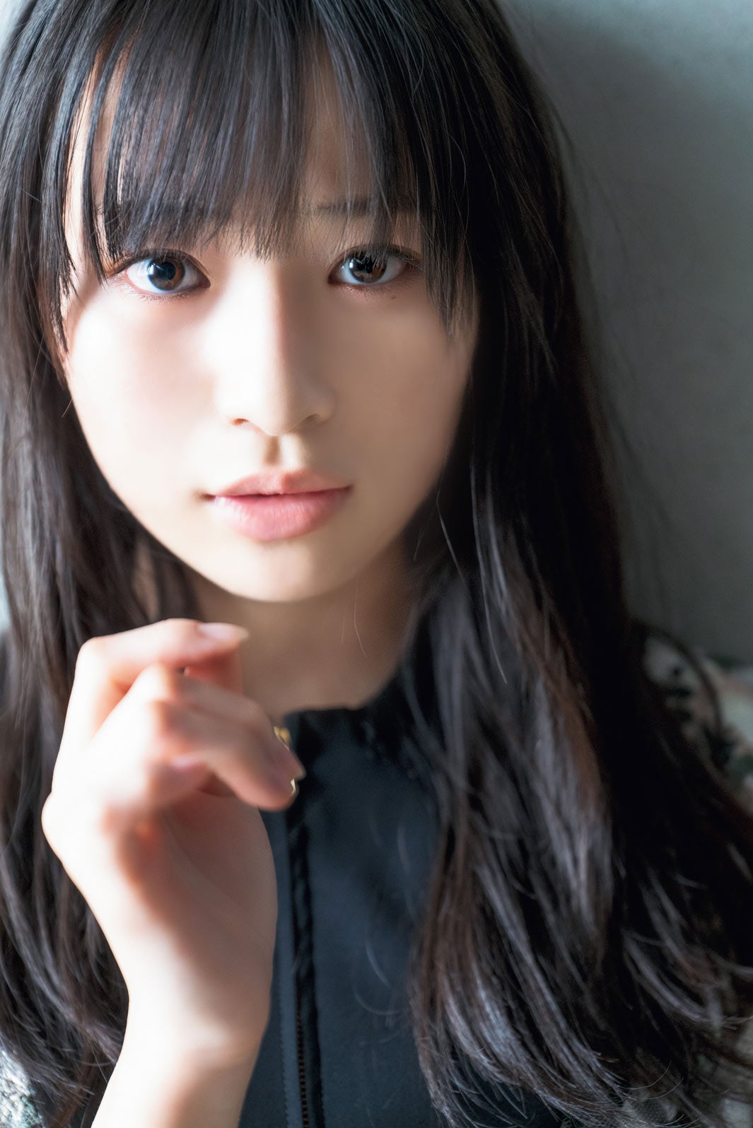 ≠ME冨田菜々風、色白美肌＆透明感溢れる瞳輝く「週マガ」初登場