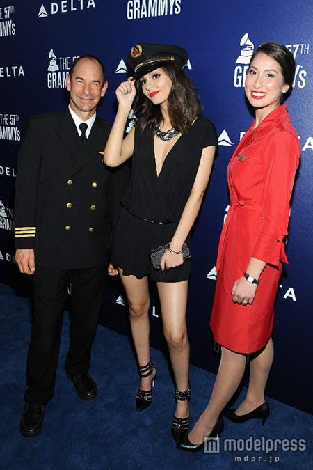 (中央)ヴィクトリア・ジャスティス(Photo by Angela Weiss/Getty Images for Delta Air Lines)