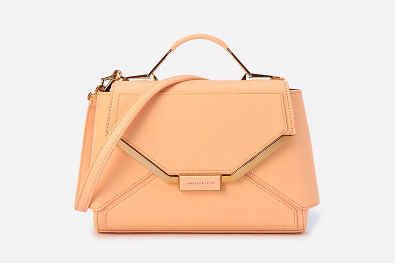 ストラクチャードハンドバッグ「CHARLES & KEITH」8,996円（税込）／画像提供：CHARLES & KEITH OFFICIAL ONLINE STORE