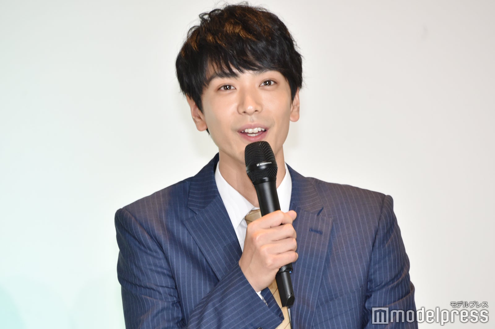 黒羽麻璃央（C）モデルプレス