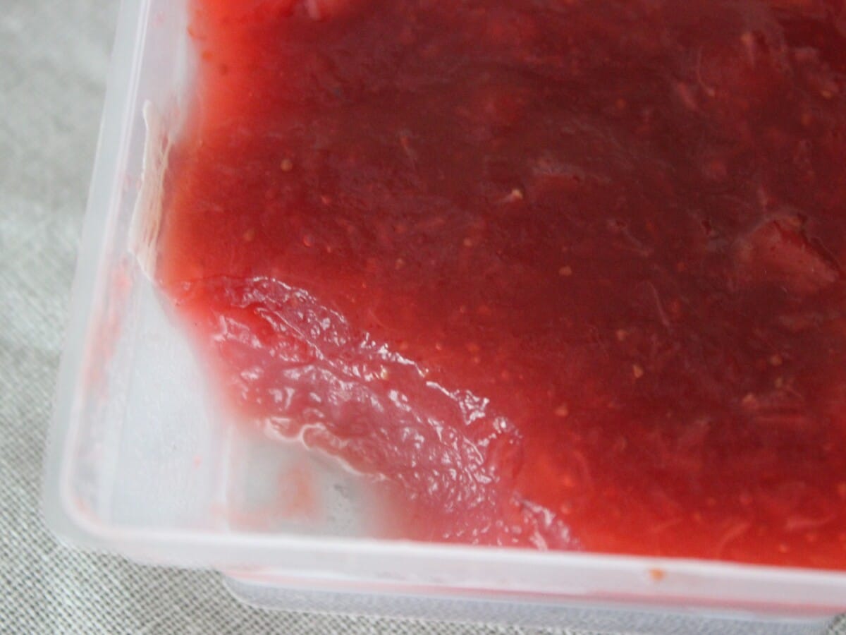 水ようかんはさらっとなめらかな口どけ