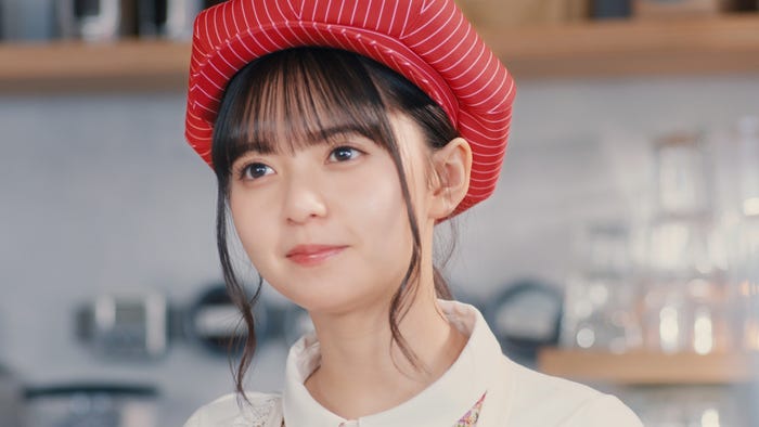 齋藤飛鳥/新TVCM「営業さん、交渉する」篇より(提供写真)