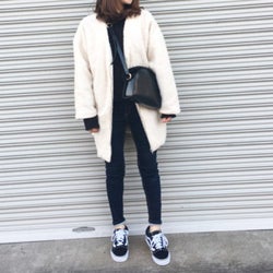 白、黒、ベージュ、ブラウン……何色にする? もこもこあったかボアコート