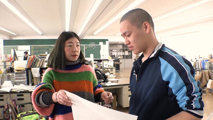 本間涼子さん(左)(写真提供:カンテレ)