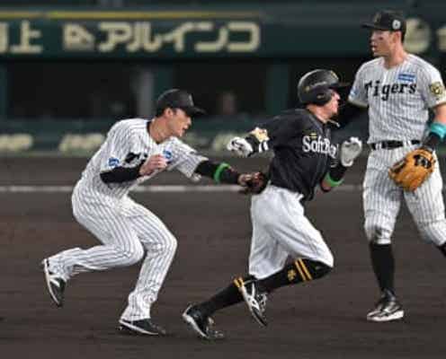 阪神 リーグ最少57失策の守備陣がビッグプレー “併殺”でピンチの芽を摘む 甲子園に大歓声