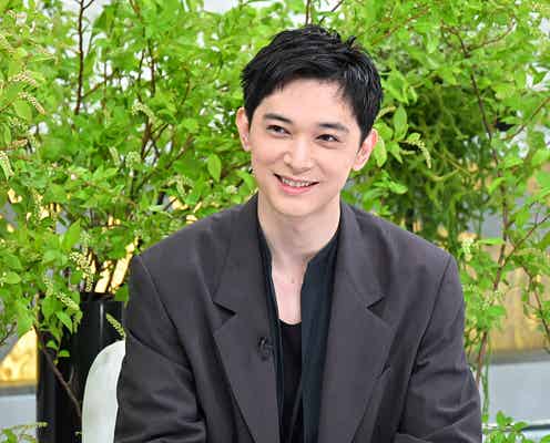 吉沢亮、大親友がサプライズ登場&“衝撃の恋愛事情”明らかに「ひと目惚れしちゃって…」