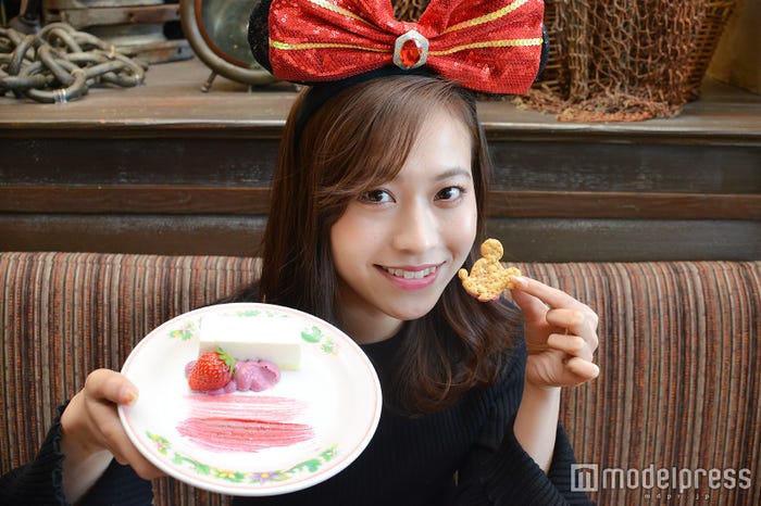 レアチーズムースケーキ/「カフェ・ポルトフィーノ」のスペシャルセット/モデル:山本沙樹(C)モデルプレス