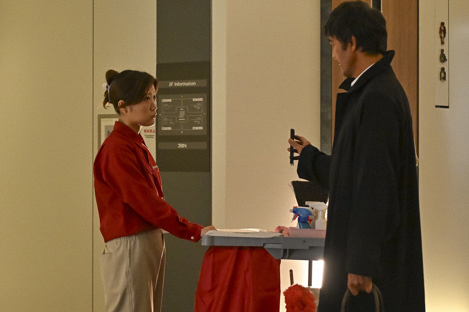 ヒコロヒー、阿部寛「キャスター」第5話（C）TBS