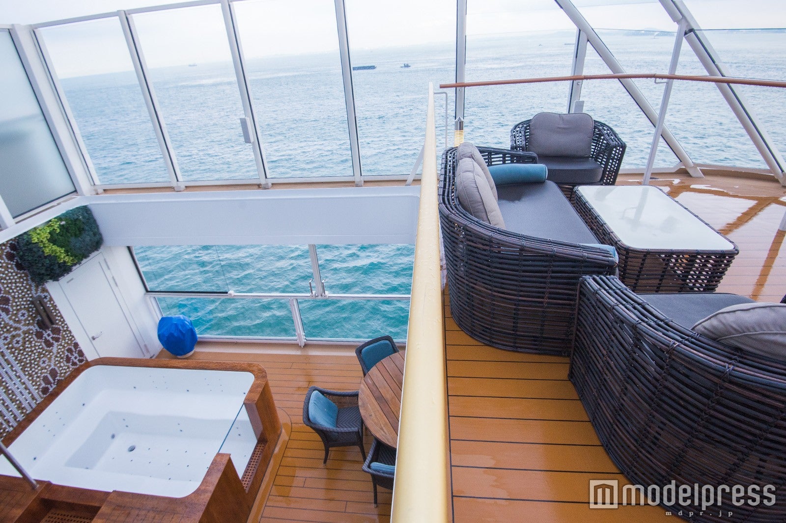 （C）モデルプレス