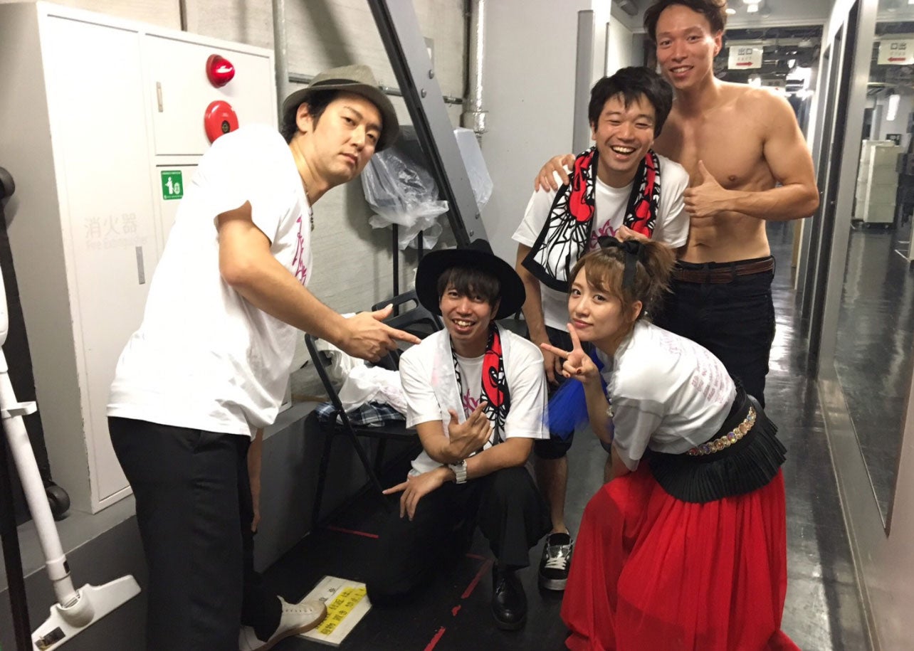 高橋みなみとバンドメンバー集合ショット／高橋みなみオフィシャルブログより