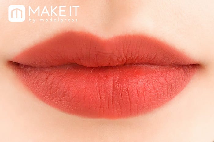 ルージュ アンリミテッド アンプリファイド マット/AM OR 588使用 (C)メイクイット