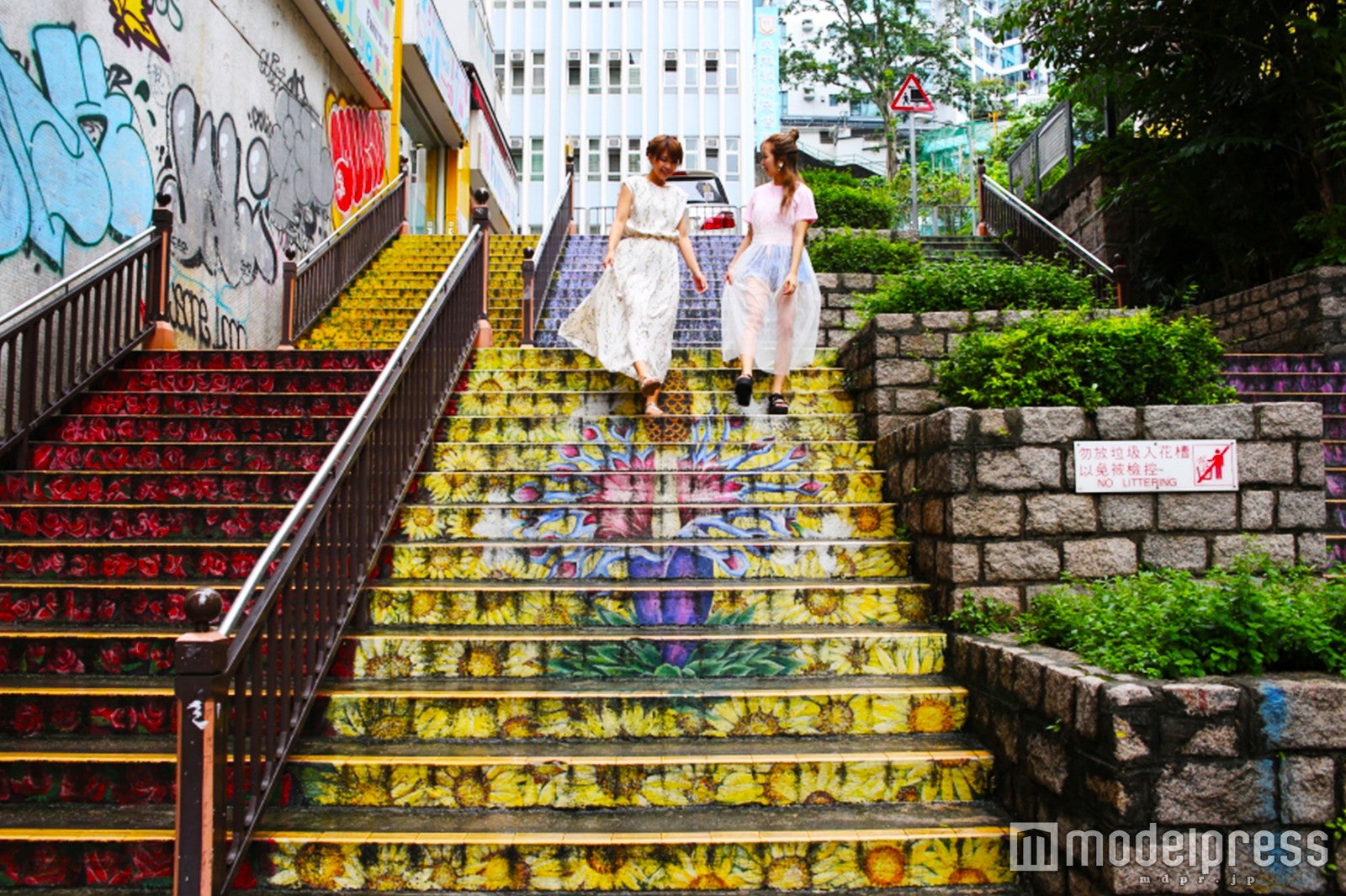 フラワーステアーズ（C）モデルプレス