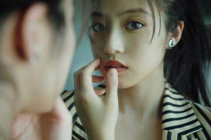 公開されたアザーカット 撮影=三宮幹史/「今田美桜写真集 ラストショット」(講談社)より