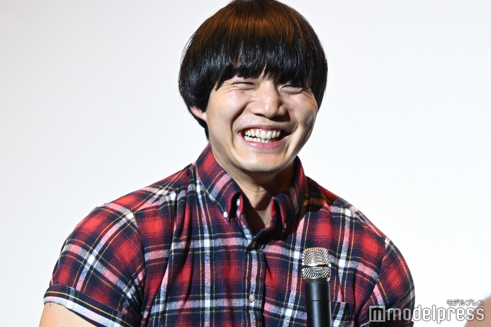 楽しげに笑う青木マッチョ（C）モデルプレス