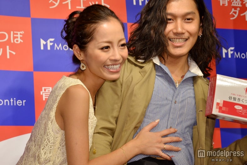 小森純（左）＆今井諒（右）夫妻