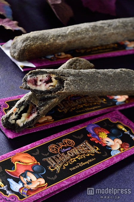 TDS：ブラックティポトルタ（レアチーズクリーム＆ブルーベリー）￥360（C）Disney