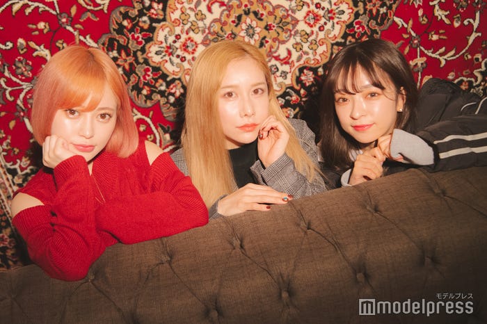 ヘラヘラ三銃士(まりな、ありしゃん、さおりん) (C)モデルプレス