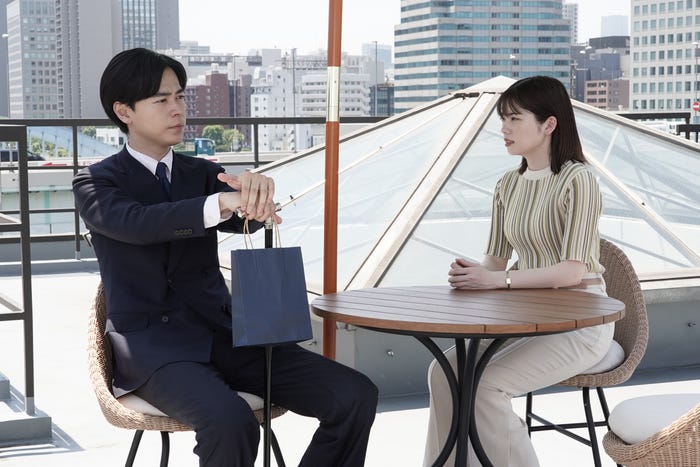 成田凌、小芝風花「転職の魔王様」第6話より(C)カンテレ