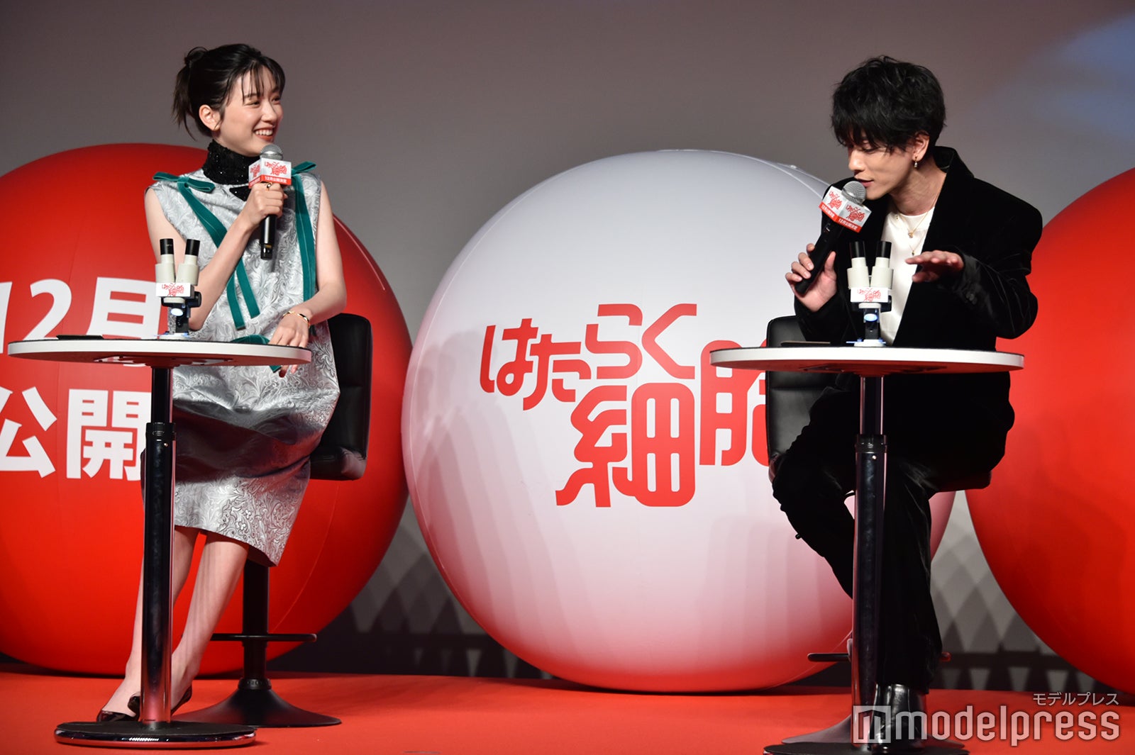 永野芽郁、佐藤健（C）モデルプレス